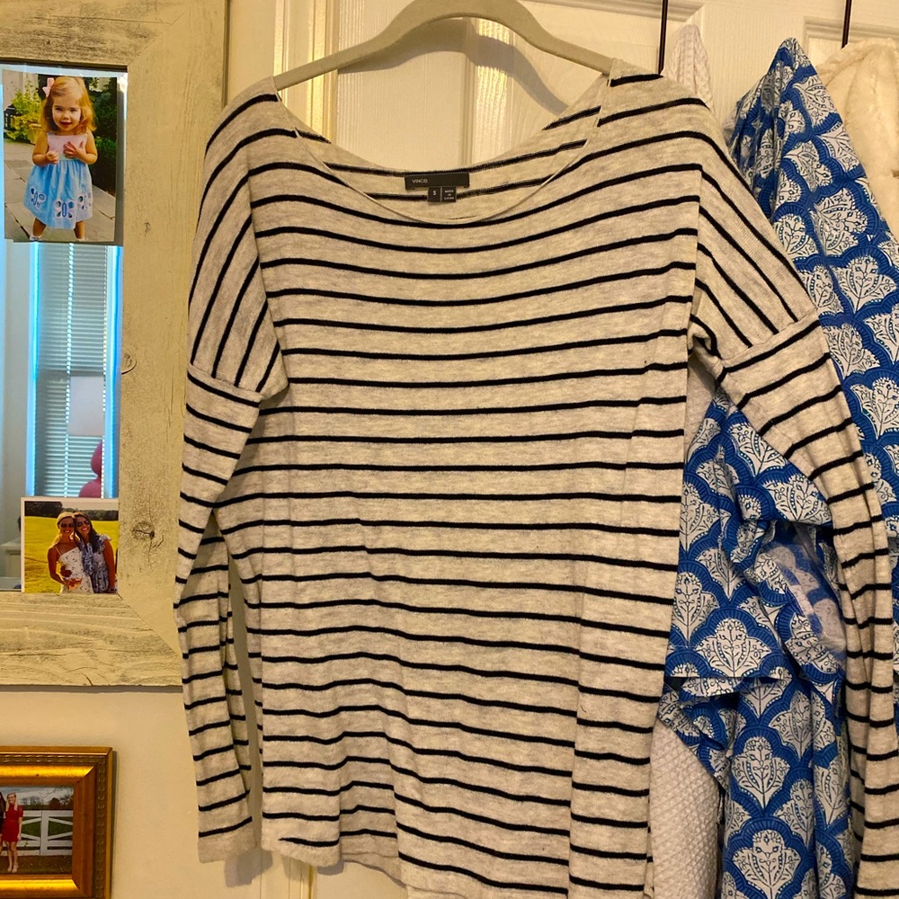 Vince lightweight sweater top